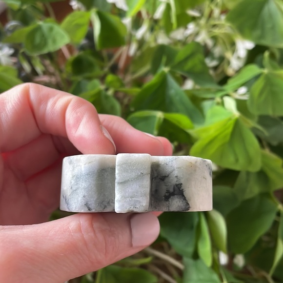 🍏Tourmalinated Quartz Crystal Apple Slice🍏 ~ Hand Carved - Picture 4 of 10